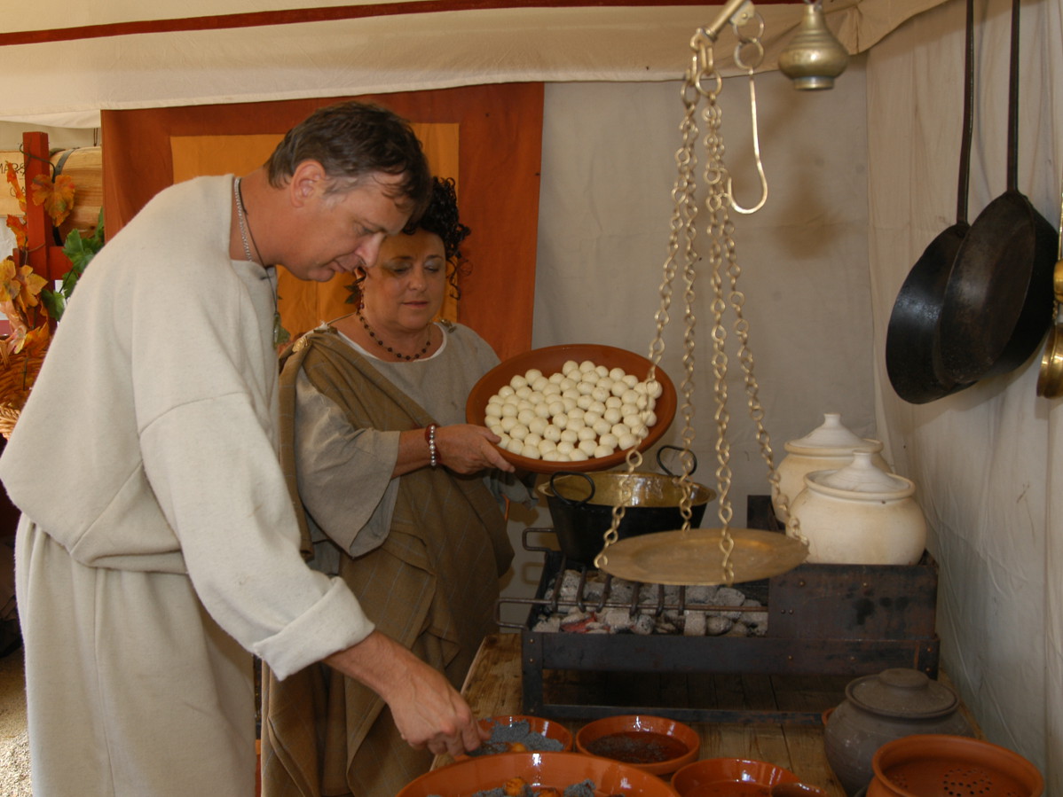 Zubereitung von Globuli in der Taberna | © I. Roemercohorte Opladen e.V.
