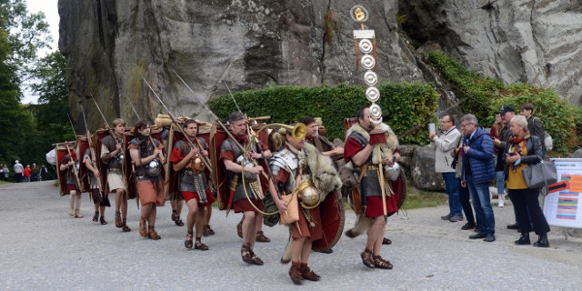 Legionäre bei Dreharbeiten an den Externsteinen | © I. Roemercohorte Opladen e.V.