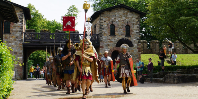 Roman soldiers at the Saalburg Roman fort | © I. ROemercohorte Opladen e.V.