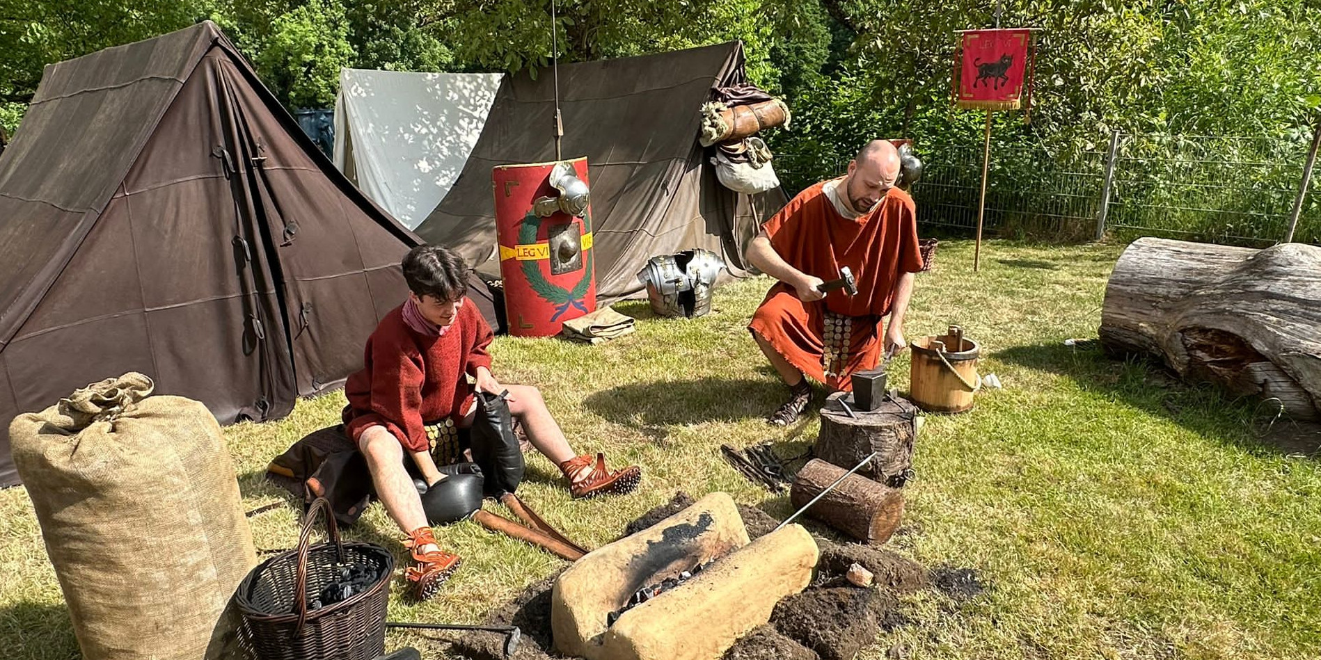 Römische Legionäre an der Feldschmiede | © I. Roemercohorte Opladen e.V.