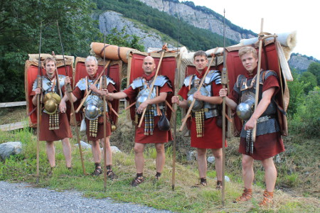Die Marschierer beim Start ihres Abenteuers | © I. Roemercohorte Opladen e.V. Die Marschierer beim Start ihres Abenteuers | © I. Roemercohorte Opladen e.V.